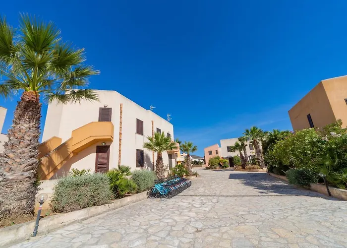Albergo centrale: Elimi Favignana Apartments - Residence in città